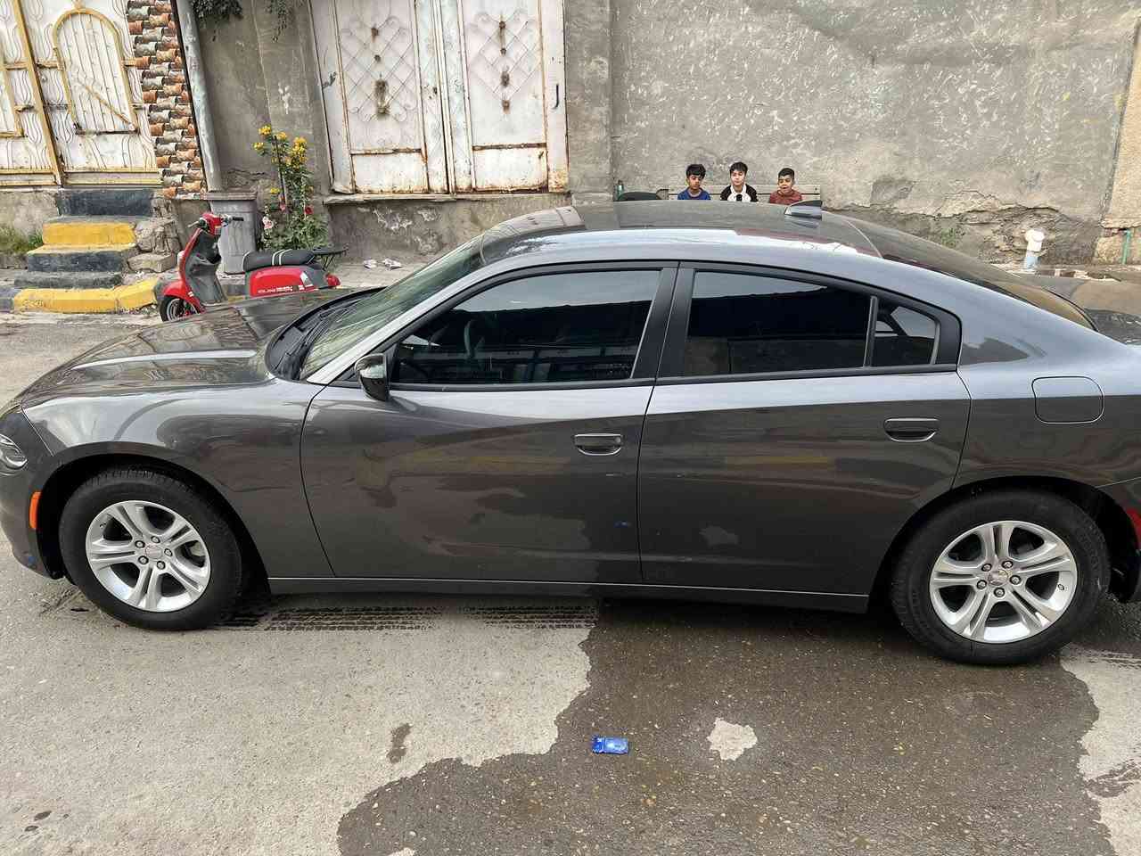 سلام عليكم جارجر (23اصل حره بسمي)كفاله عامه بس دعاميه إماميه مبدله وبارد بطرف البنيد رقم بصره نص فول sxt سياره معروفه بعد موصفاته ماشيه (18الف) 250وبيه مجال ***********
