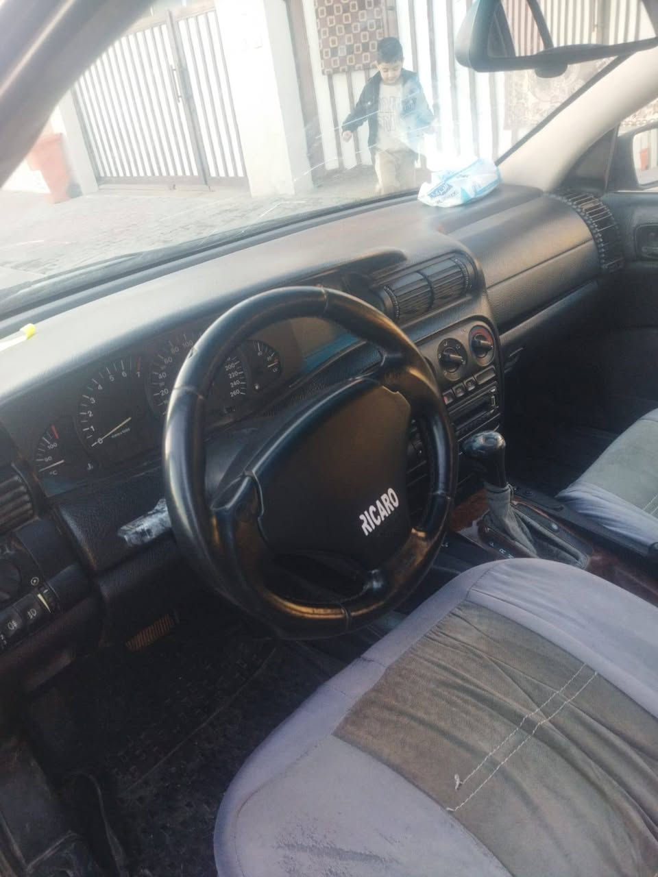 اوبل اوميكا 95محور كير ومحرك بطة المحرك بي بخار السنوية باسمي ل 2029 بي كابون بانزين السعر 40 ورقة الاتصال بصاحب السيارة الرقم ***********
