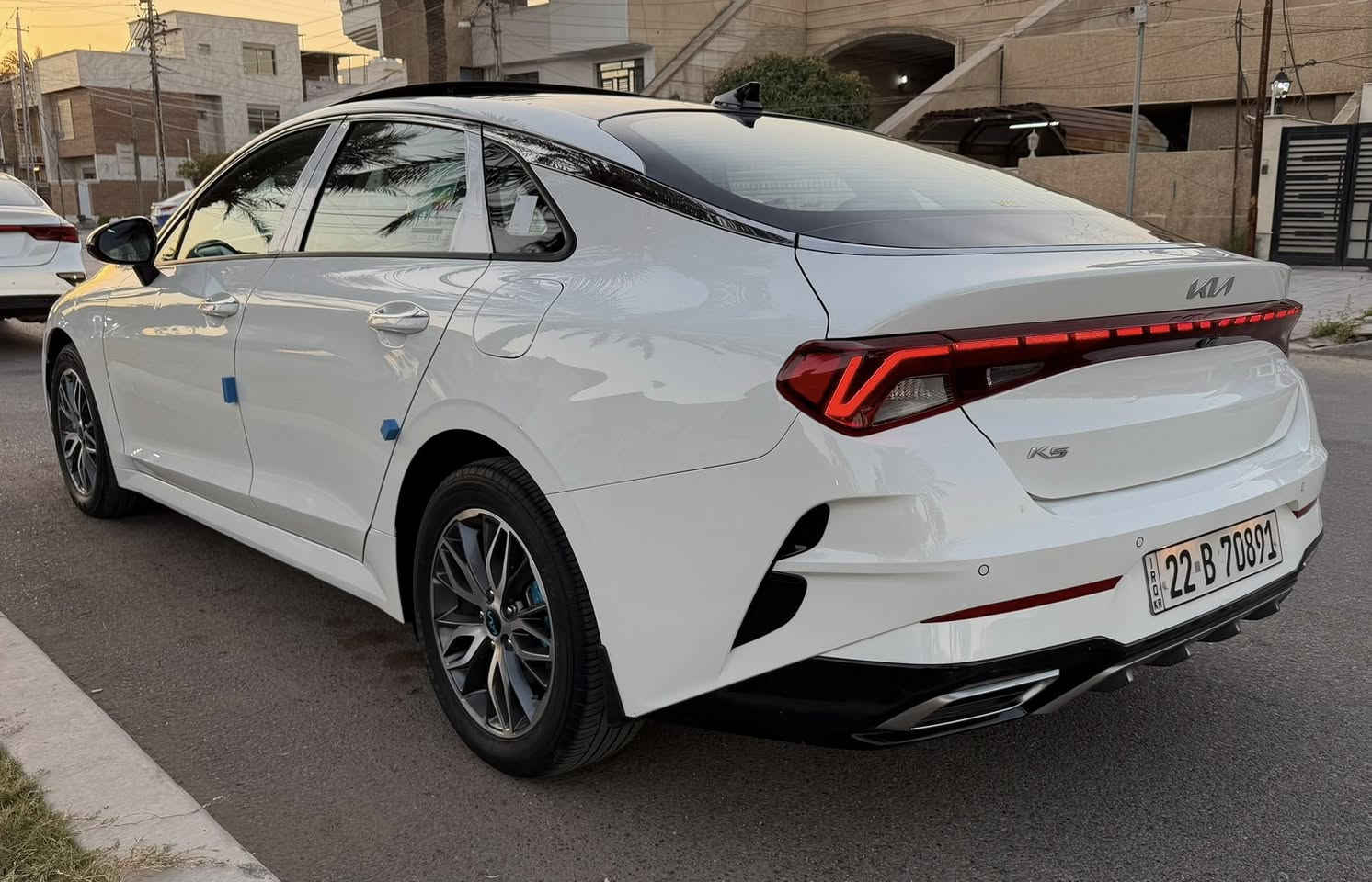 السلام عليكم
للبيع كيا k5 2022 خليجي وكاله nim فول 1/1 
بانوراما كراسي كهرباء كشنات تدفئه سايد بريك بصمه 
بصمه وتشغيل عن بعد مكينه 2000 دوش شاشه اصليه كار بلي وكامره ماشيه 44 الف كيلو سياره جديده حيل ومكفوله عدا بارد بسيط رقم اربيل تحويل او وكاله مكاني بغداد السيديه للاستفسار اكثر اتصل 
+964 770 180 8310
