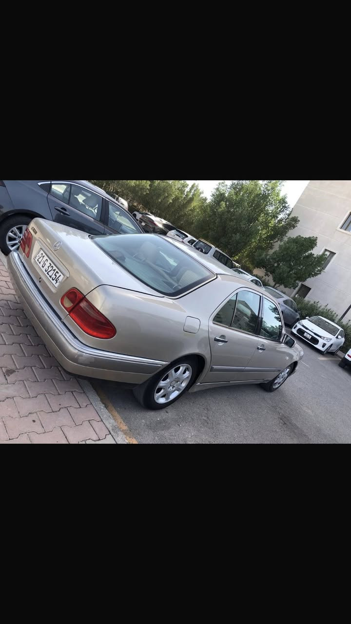 السلام عليكم رمضان كريم 🌒
مارسدس ام عيون موديل 1996

رقم بغداد الجديد سنويه بسمي 

مصبوغه عام للجمالية بدون ضربه كفاله من الضربه 
سياره جديده ع وضع الشركه 

محرك سته سلندر  عدله مو عنكبوت

حجم E320

 السعر 80 ورقه $

مكان السيارة بغداد حي العدل 
للاتصال ***********
