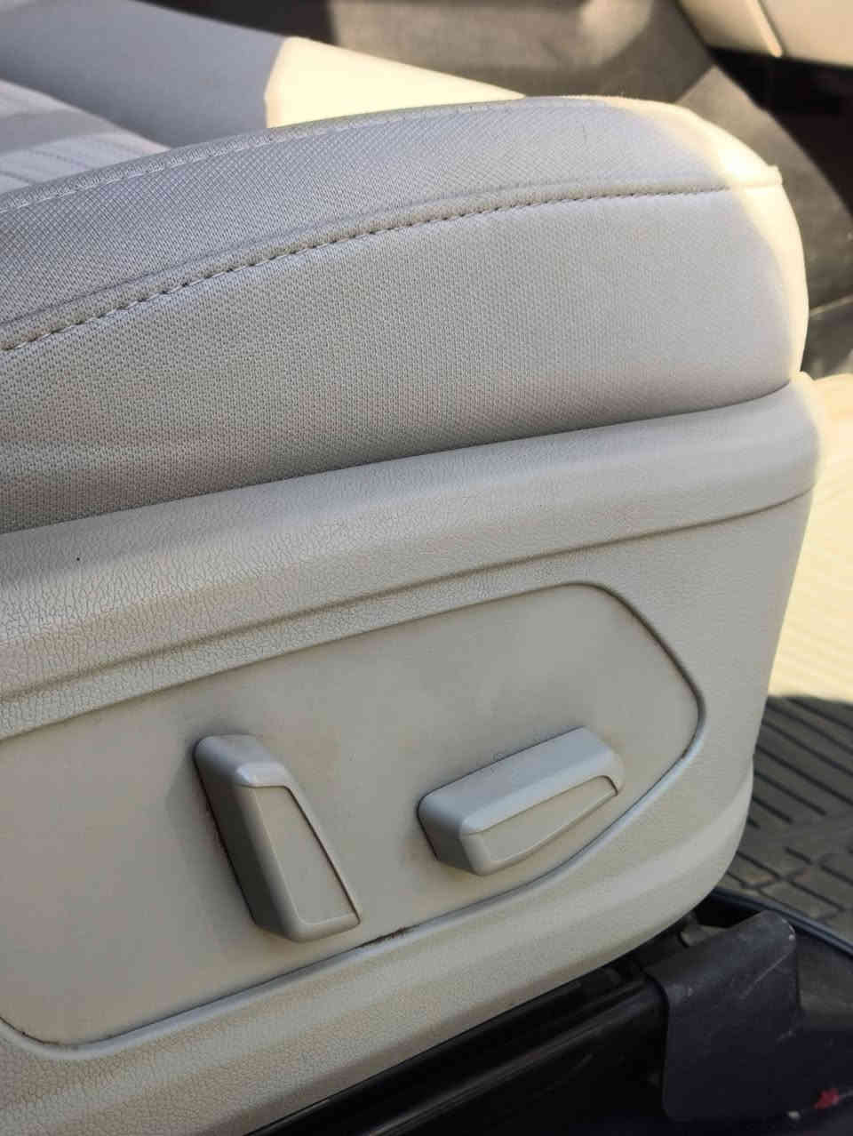 للبيع كيا سورنتو ٢٠٢٤ خليجي
فول مواصفات عده لبنوراما 
لد امامي خلفي بلاجكتور 
حساس امامي خلفي 
اشاير بلمري مري شفط 
٧ راكب ٣ قطع تبريد 
داخل لونين شاشه متصل 
ماشيه ٤٠ الف 
كشنات تدفأه 
كشنين كهرباء 
كير ماوس 
٦ سلندر 
شفتات سرعه 
مكان واسط صويره 
سعر ٣ شدات وعشرين 
***********
