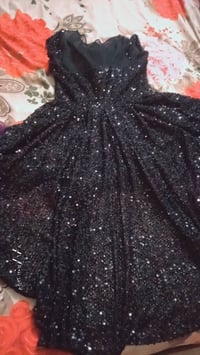 فستان اسود • قياس ٤٨ • بدله مستعملة
