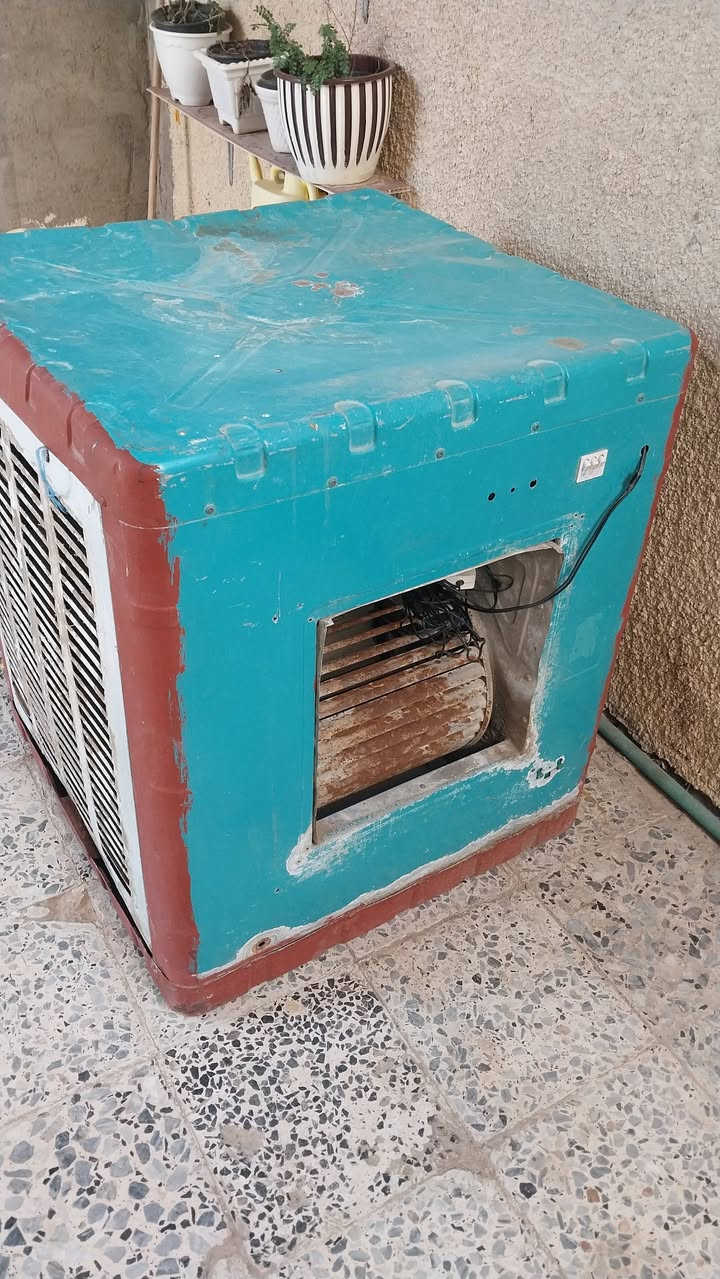 مبرده للبيع  نضيفه    بس ماطورها صار بيه ضعف  بسبب الكهرباء    سعرها 55 وبيها مجال  مكاني حي الحكيم ***********  واتساب

