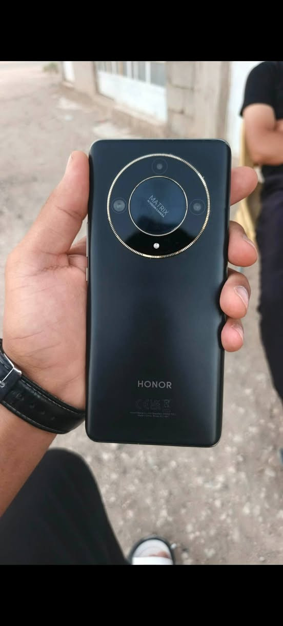 سلام عليكم HONORX9B 5G
ذاكره 256رام 12النسخه العالميه جهاز نضيف بمعنى الكلمه بي فقط خط الاصفر موضح بالصورة سعره 165وبي مجال حگ جيه مكاني بابل 
رقمي ***********

