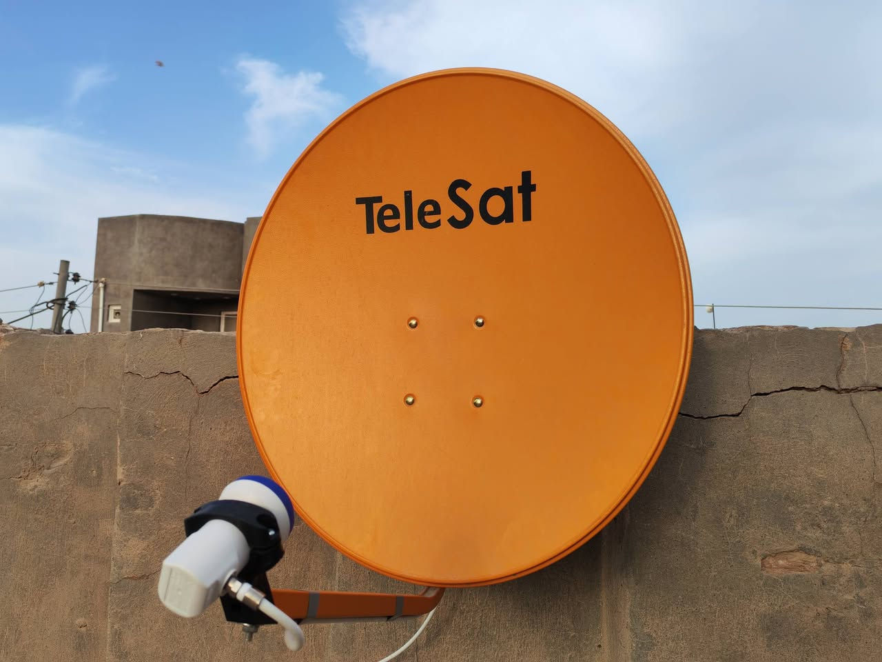تم تنصيب قمر نايل سات على صحن Tele sat الأصلي جداري حجم 70 في حي العسكري  بإشارة ممتازة وضمان تشغيل جميع القنوات
المهندس لتنصيب الستلايت وشبكة نجوم الرابعة والكامرات المراقبة والبث الرقمي والقنوات المشفرة
***********
***********
حسن الركابي
