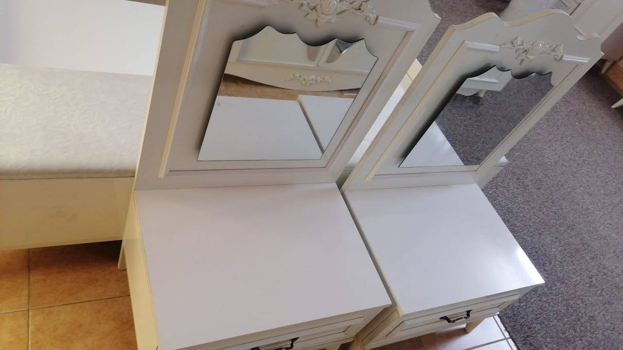 غرفه نوم للبيع نظيف***********
