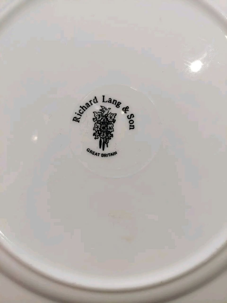 طبق زخرفي عتيق بعنوان "ملك الوادي"،مختوم وبتفاصيل مميزة
القطر : 21 سم
السعر : 5 الاف


**إذا كنت صاحب هذا الإعلان وتريد حذفه لأي سبب، رجاءا أرسل رسالة إلى الدعم الفني**