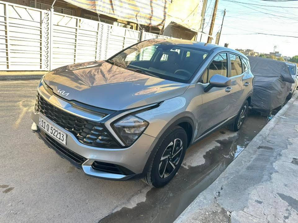 السلام عليكم                   سبورتج.  موديل 23 هايبرد  .                              ماشية 45 الف .                    سيارة جديدة وخير من الله.   بدون فتحه نص مواصفات .  وارد امريكي تبديل جاملغ نفس الون ودعاميه وصبغ ربع البنيد بدون ايرباك وشواصي كلها  سليمه           عنوان بغداد الحريه
***********. 
السعر 195 وبيها مجال
