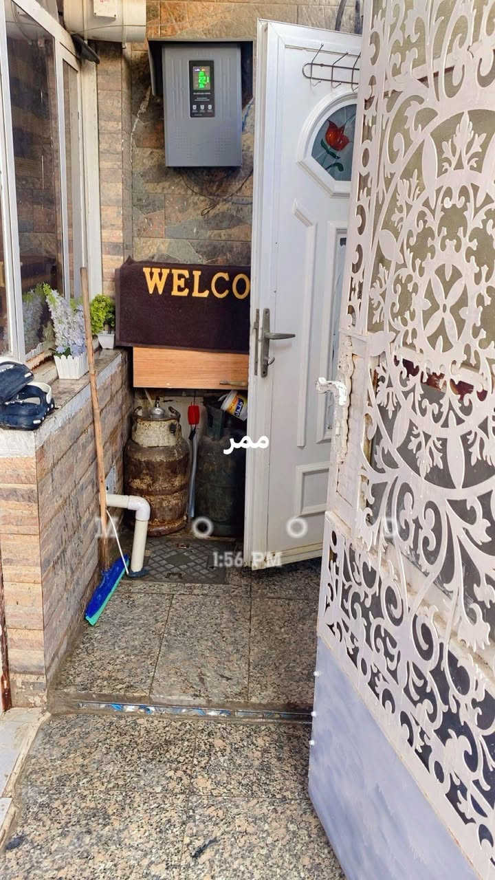 السلام عليكم بيت للبيع المساحه ٩٨مترالشعب شارع الصحه الواجه ٧الا ربع والنزال ١٥. موقع جميل وهادئ للاستفسار مواصله على الرقم***********
