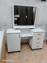 ميز تواليت • صنع ألماني • نظيف