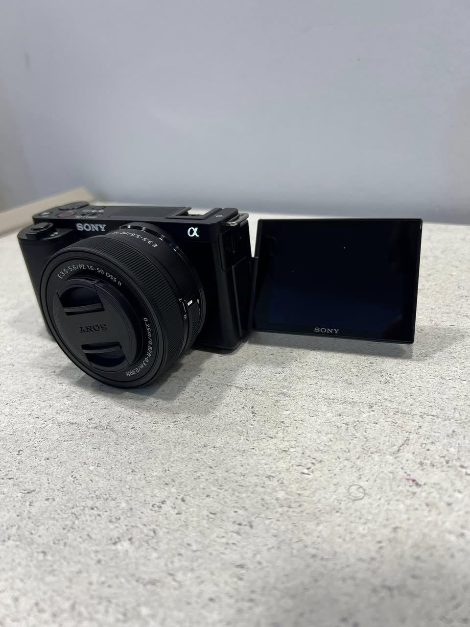 السلام عليكم كاميرا SONY ZVE10 ستخدام جدا قليل اخت الجديده للبيع مع كامل ملحقاته كامله و مع رام


**إذا كنت صاحب هذا الإعلان وتريد حذفه لأي سبب، رجاءا أرسل رسالة إلى الدعم الفني**