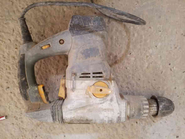 السلام عليكم دريل تفليش+ ثقب السعر 30 بغداد حي البتول ***********
