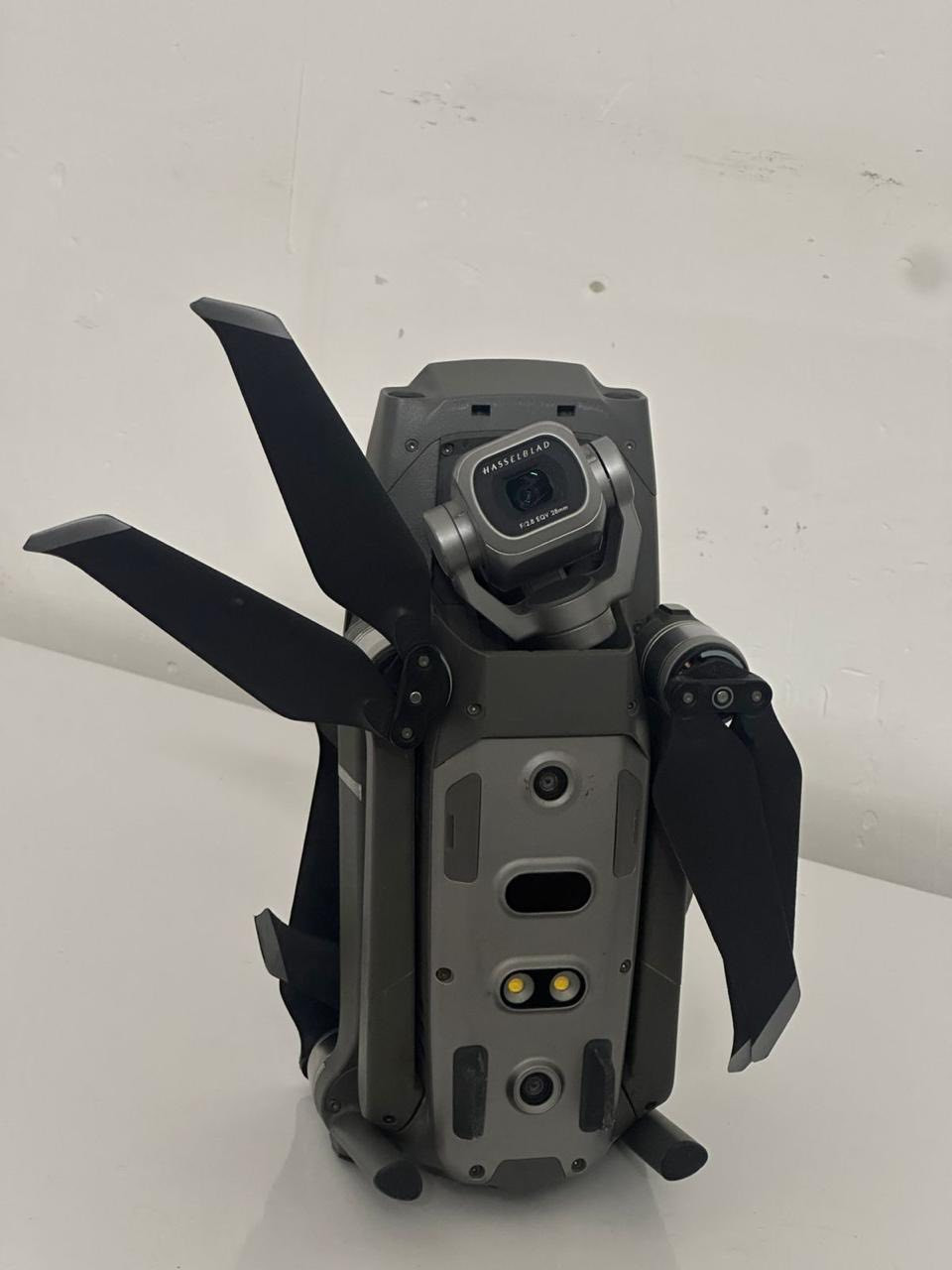 Dji mavic 2 pro 
سنكل 
وياها جنطه مدرعه 
وشاحنه 
وزوج مراوح 
العنوان بغداد 
الرقم:***********
