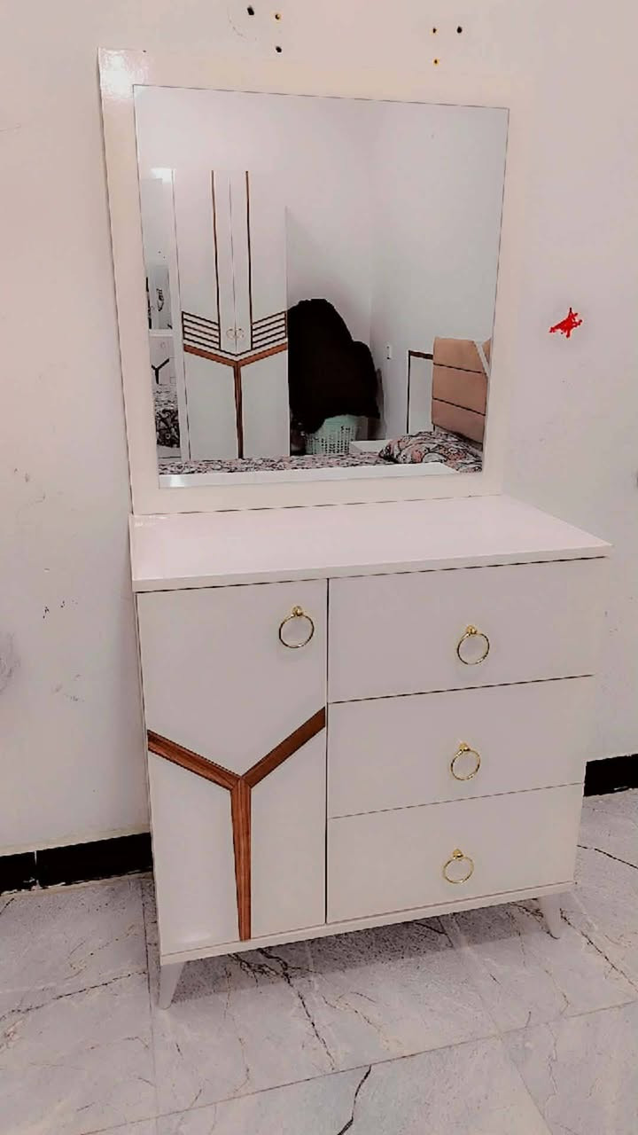 غرفه تركيه خمس قطع نظيفه جدا التفاصيل التواصل على الواتساب ***********
