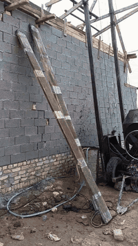 السلام عليكم  بيت للبيع المساحة 75متر تسليم مفتاح تانكي مغسلة خلاط بنكات كيزر ماطور بردات الدرج بإيه ومرايا محجر  حسب  الاتفاق العنوان بغداد مدينة الصدر الحميدية شارع سيد عوده   تسليم مفتاح🔑 الاتصال ***********
