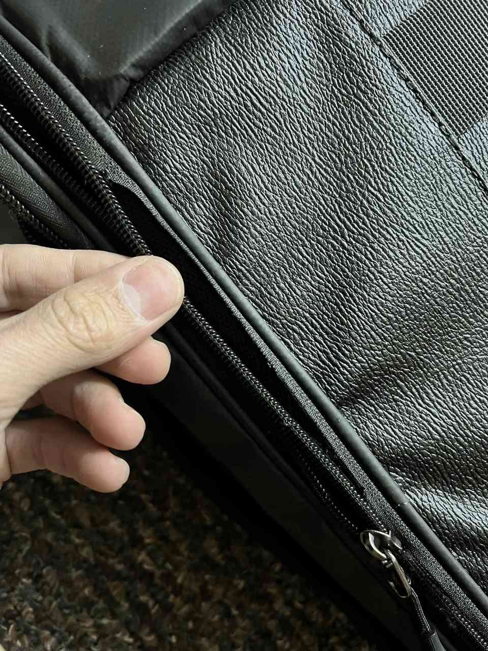 يالله 
متوفر جنطه جديده مامستخدمه مع كامل الملحقات
الحجم: 40L 60L
ملاحظة : بيه ضرر بسيط موضحه بالصور مزلوع (فالت) الاخياط مال سحاب من جهه وحده مال تكبير وتصغير على كد ١٠ سم بس ما مأثر على السحاب ينسد وينفتح طبيعي


**إذا كنت صاحب هذا الإعلان وتريد حذفه لأي سبب، رجاءا أرسل رسالة إلى الدعم الفني**