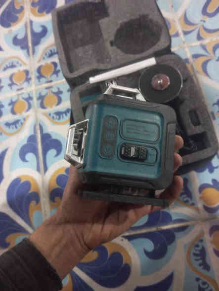 ليزر للبيع جديد بل كرتون بطاريتن وقاعده تثبيت
