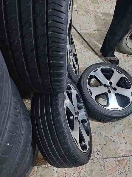 خمسه ويل كروم كوري الاصلي ابو الختم حجم 17شرط الفحص بلبلنص لاعواج ولاتصليح فول نضافه يرهم كيه ريو أو اكسنت مع تخم تاير حجم 17.45.215نضافه 70بلميه بيع او مراوس السعر 250مكاني نجف مكتب الرشيد ***********
