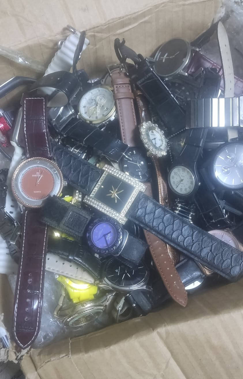 مرحبا ساعات باله عدد 52 قطعة
بيع شلع فقط ماكو مفرد
سعر الكل 200 الف فقط شلع ماعندي مفرد


**إذا كنت صاحب هذا الإعلان وتريد حذفه لأي سبب، رجاءا أرسل رسالة إلى الدعم الفني**