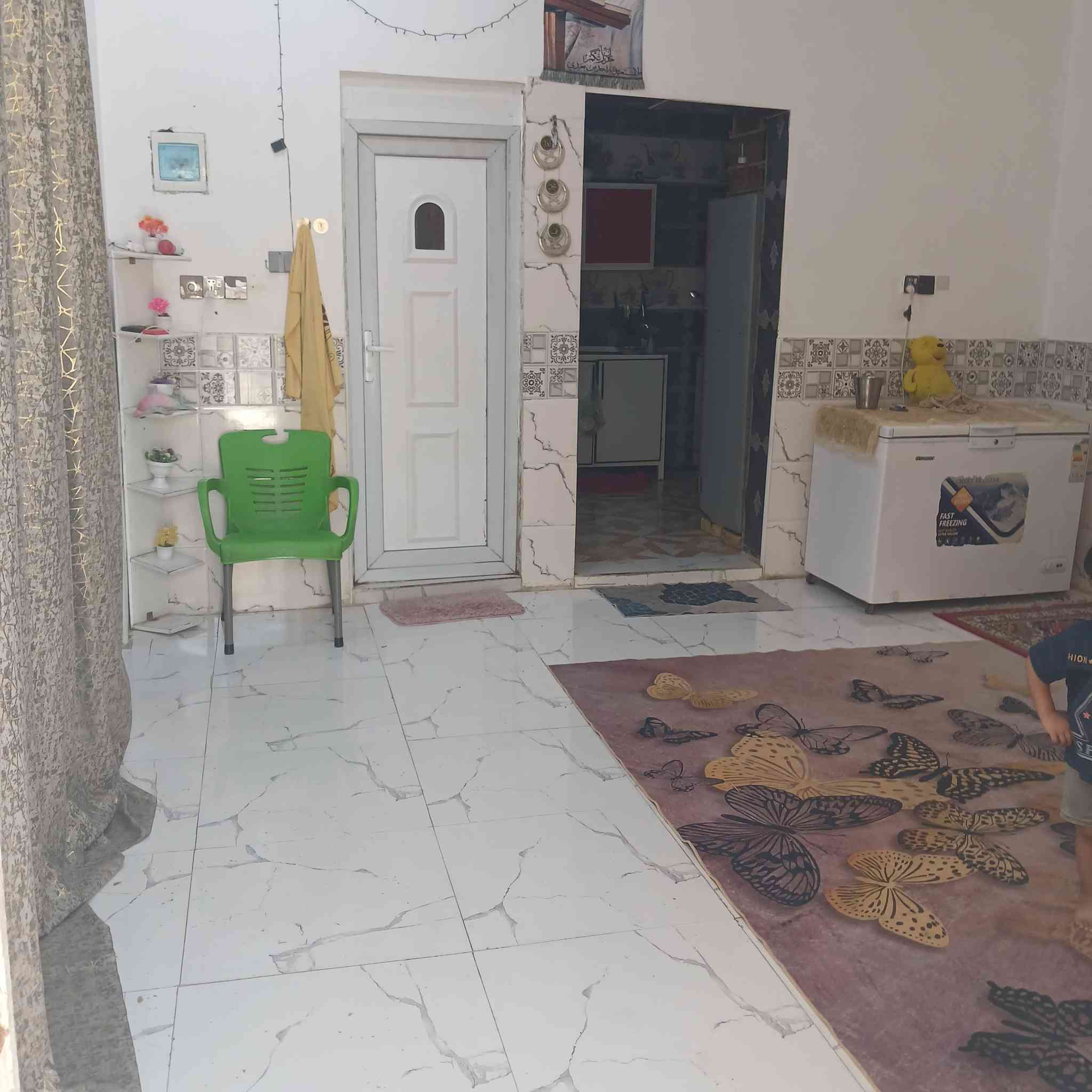 بيت للبيع في سديناويه مساحه 110 فرع المصتوصف يتكون من غرفه وديوانيه ومطبخ وحمام داخلي السعر 46 وبي مجال  الاستفسار ع رقم***********
