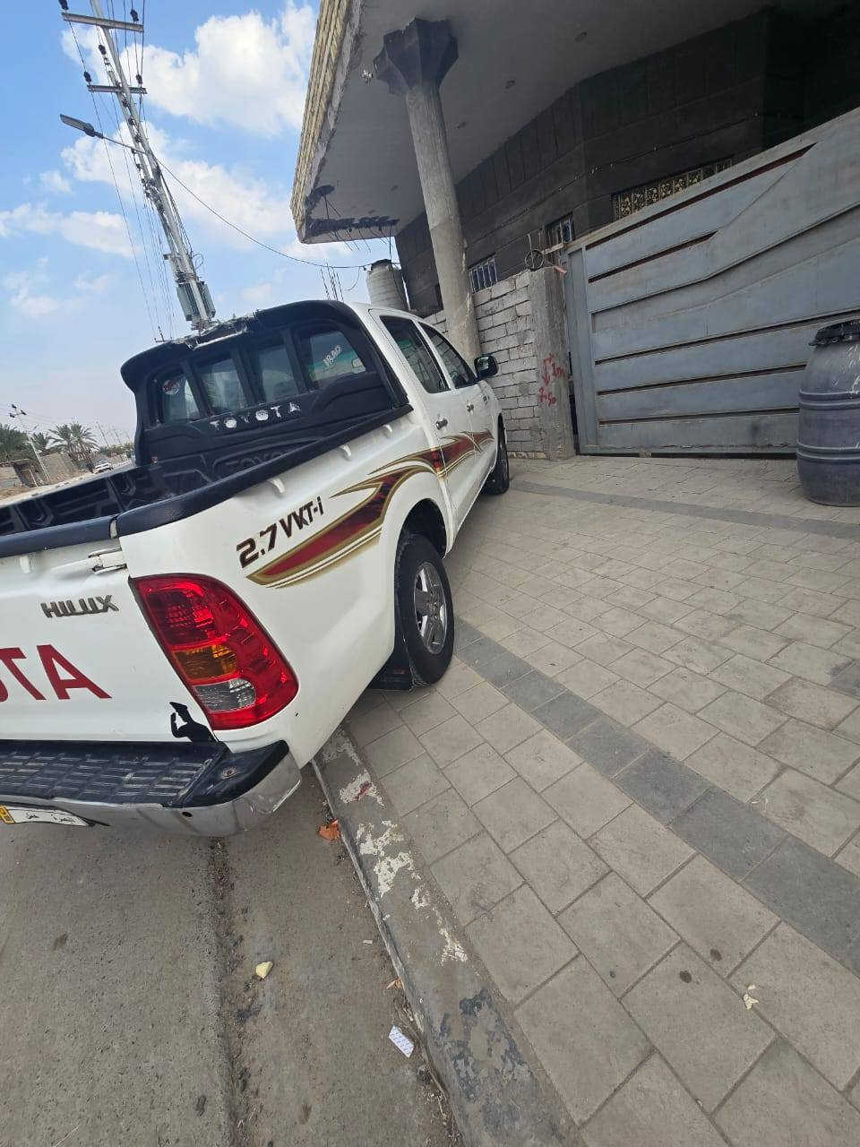 سلام عليكم للبيع هايلوكس للبيع موديل٢٠١٠ ***********
