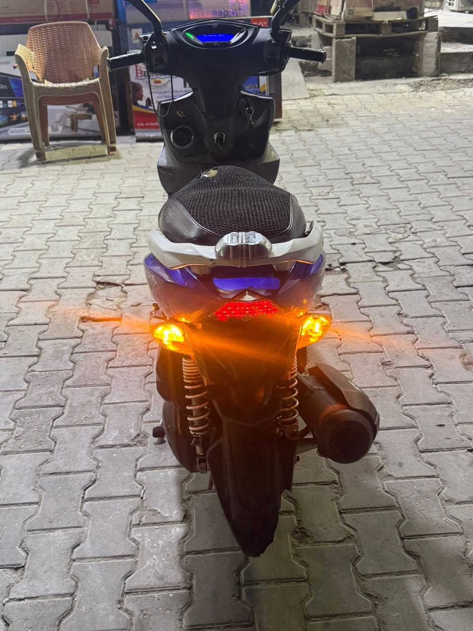 السلام عليكم دراجه جي تي ار 140 للبيع الدراجه نظافه فول ما مفتوح من يم اي شيء الماكينه نظيفه الدراجه قلوبات اشايرها كلها شغاله سعرها 780 رقم الهاتف *********** متواجد على الواتساب واهلا وسهلا بكم.❤️
