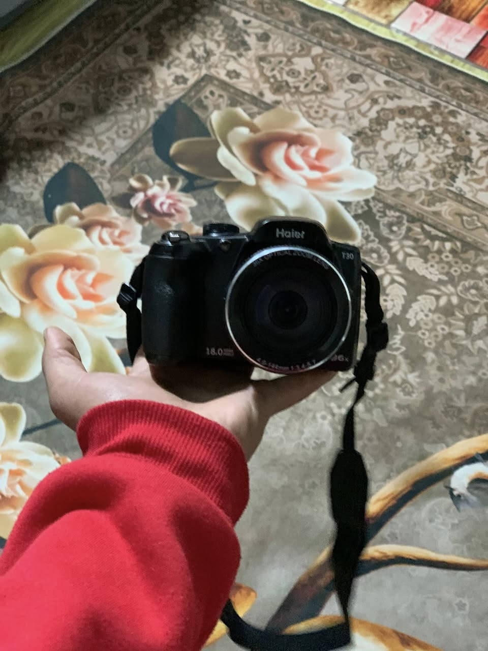 كامرا للبيع ماعرف ايشي عنهة خذتهة ب100 ربحني وخذهة بعدهة جديدة ***********
