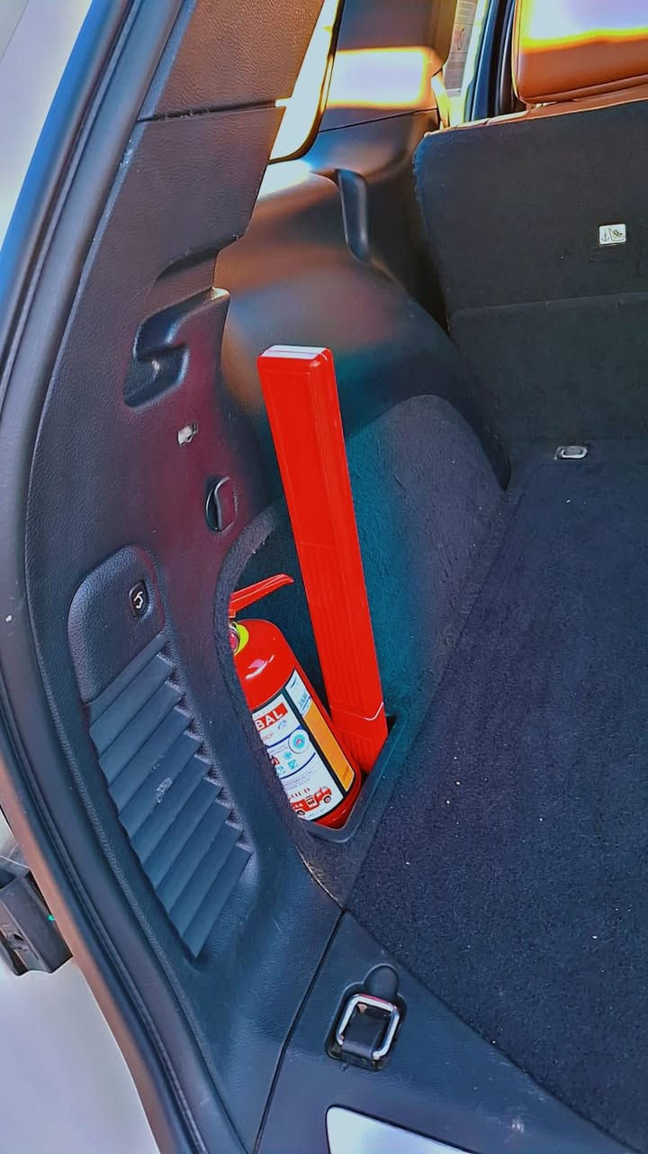 سلام عليكم جيب 2020 خليجي
كراند شيروكي فه📍  اوفر لاند 
السعر ابلاش جوه السوك 265
 
 
اعله موصفات
جكات 
ورقم مميز سليمانيه بسمي الجديد 
السعر 265

 
الموديل : 2020 . (خليجي) . 
المحرك : V6.  3.6L .
العداد:78 الف m  

سياره جديده بمعنى الكلمه 
* المواصفات : داخل مشمشي    . . 
* نقطة عمياء .
* دفع رباعي 4x4 . 
* فرش المقاعد من الجلد . 
* المقاعد الأمامية كهربائية .
* ذاكرة لحفظ وضعيات الجلوس . 
* المقاعد الأمامية وخلفيه مع تدفئة . + تبريد 
* ويل قياس 20 انج 
* مقود السائق كهربائي . 
* تدفئة ستيرن . 
* سقف بانوراما .
* شاشه 8.4 انج .
* نظام الملاحة (GPS) . 
* نظام خاص للطرق الوعرة . 
* مصابيح امامية زنون . 
* المصابيح الأمامية مع LED لايت . 
* كشافات الضباب زنون . 
.* تشغيل عن بعد .
* صندوق كهربائي .
*  حساسات أمامية . 
*  حساسات خلفية .
* كاميرا خلفية .
* بخاخ ماء لتنظيف المصابيح الامامية .
* مرايا بخاصية التعتيم الذاتي . 
* مرايا جانبية قابلة للطي كهربائيا . 
* بلوتوث تلفون . 
* محدد سرعة . 
* نظام تشغيل واطفاء اوتماتيكي للمحرك للتوفير من صرف الوقود .
مكاني بغداد📍
بيها حادث طخات قطعتين راسلني واتساب ادزلك صور والسونار وتدلل 
للتواصل او الاستفسار

 ***********
