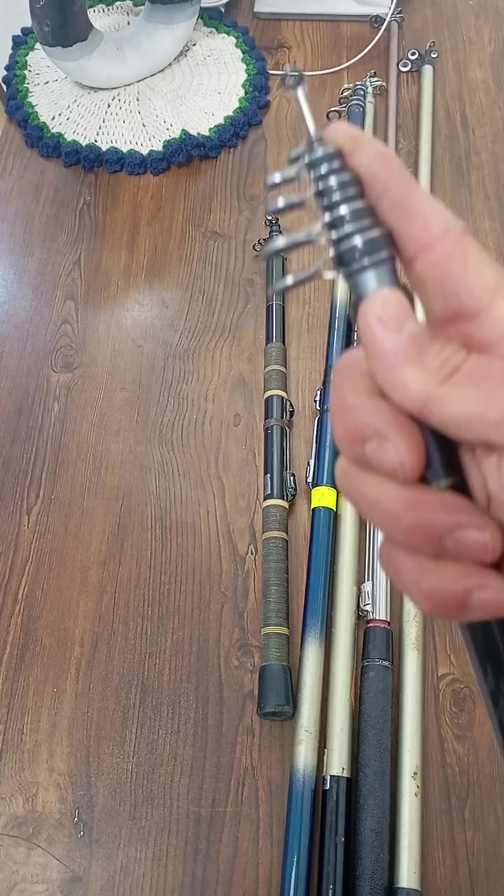 اعواد 6 قطع مختلفه القياسات كل التفاصيل داخل المقطع وكلشي واضح 
سعر الدايوه 15
سعر العود البقيه عله 10 
توصيل موجود 
*********** واتساب
