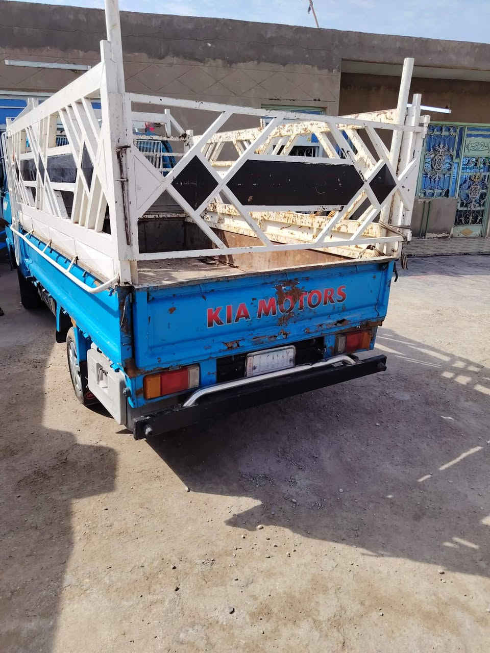 السلام عليكم كيا بنجو للبيع موديل 95 مقفوله للاستفسار على هذا الرقم ()***********)***********
