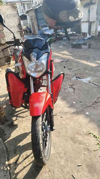 اركي موديل 24 دراجه نضيفه بعده للبيع دراجه كل نقص ما بيه خذته شهر 2 ما اشغتل بيه بس اروح بيه البيت رجع يعني درجات مو مال شغل بس توديني وجيبني لا اكثر اول دراجه مبدل بيه دشبول بس بل حقيقي ماشيه 12000 كيلو 
سعر 2250 وبيه مجال بسيط لحد يكسر بسعره رجأ 
الهاتف ***********
