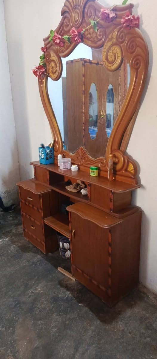 خشاب اخو الجديد للبيع السعر 700 وبي مجال  مكاني ديالى الخالص الأطراف رقم الهاتف  ***********
