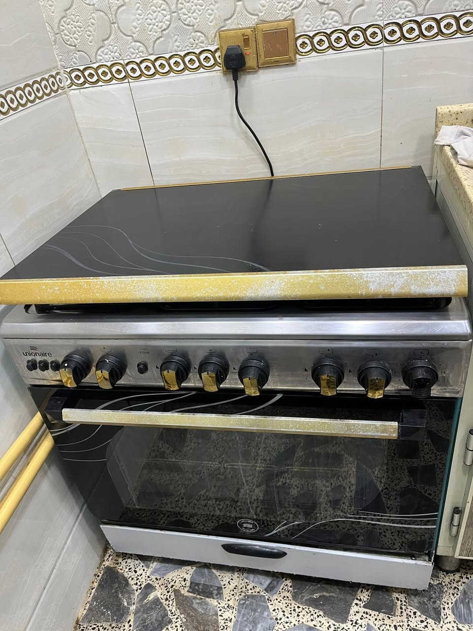 طباخ يونير مصري خمس عيون نظيف جدا للاستفسار الاتصال على الرقم‏ ***********‏
