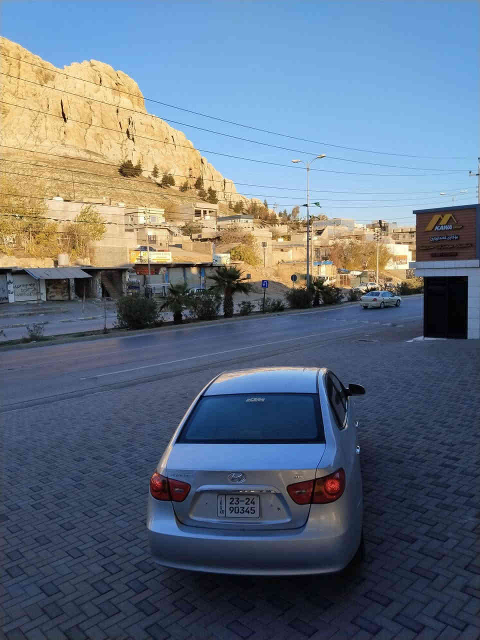 سەرەتا بەناوی خوا
هۆندا ئەڤانتی مۆدیل ۲۰۰۹ 
قەپات مواسەفات بەس سڵاید نییە
مەکینە ۱٦ دەکشن بەرز 
گێڕوو مەکینەو تەبردی ساردو گەریمی  بەشەرت 
شەقفی بەشەرت بۆیاخ نییە بێ دەعموو لێدراوی 
هەردو جامی هەڵگیراوە 
برێکی بەستراوە 
٤ تایەو ویلی لۆکی لەژێرە 
سعری 45گەڵاو معامەلە 
شوێن سەیدسادق 
***********
*********** 
قیستو قەرزم نییە
