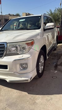 سياره لاندكروز مديل 2012 اسمي شخصيا مكفوله من صبغ و تبديل. فقط بيه بار...