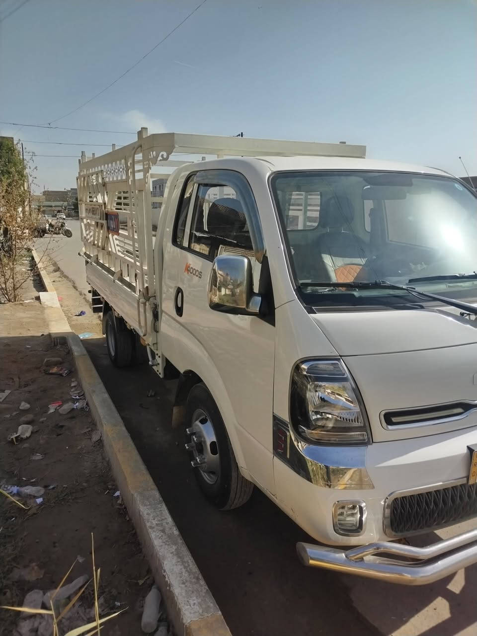 سلام عليكم ورحمة الله وبركاته كيا بنكو فحل موديل 2023 السياره جديده ماشيه 49الف محوره 14 تخم تاير رقم مثنى مكان السياره ذي قار الشطره ملاحظة السياره مصرفيه استقطاع مباشر من الموظف السعر 180 وبيها مجال الاتصال على الرقم ***********
