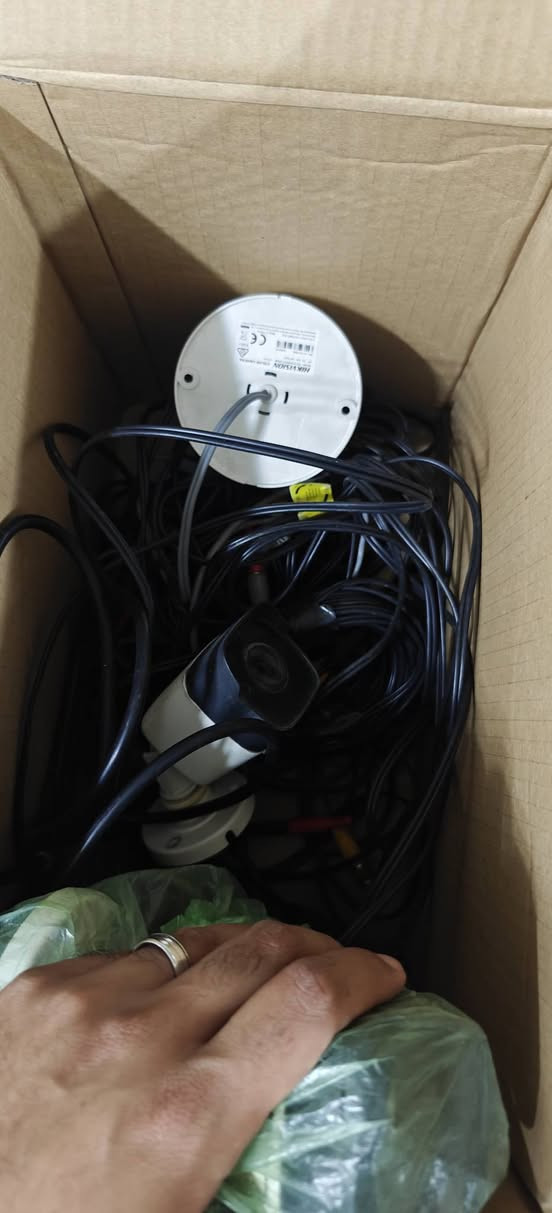 السلام عليكم
كامرات مراقبة نوع هيكڤشن dvr اربعة كامرات ويا كامرتين 2m ووحدة كامراة تجسس متحركة ملونات ويجي وياهن هارد نص تير اصلي تايلندي  مكاني بغداد العامرية وموجود توصيل
***********
