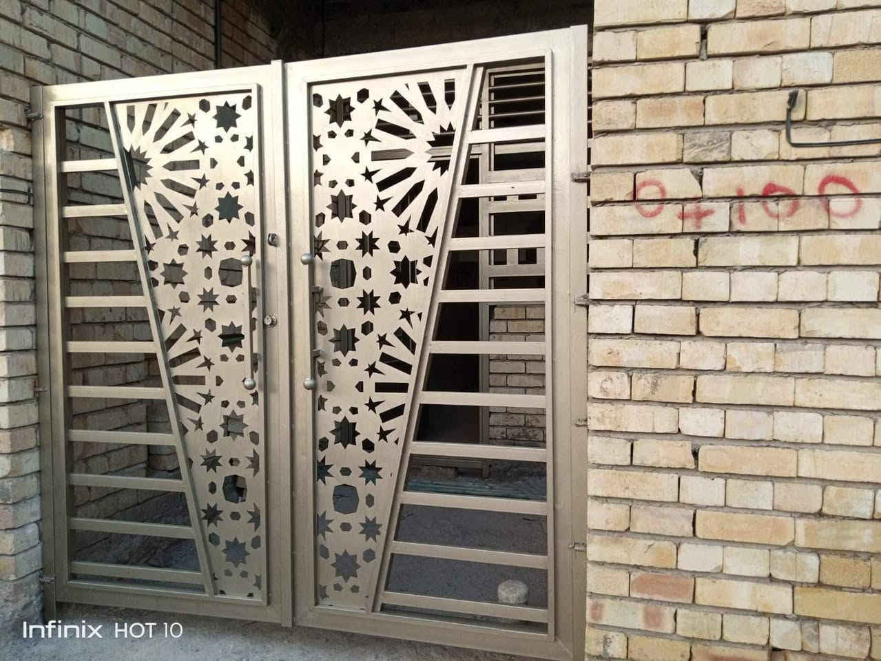 سلام عليكم كادرمختص صبغ وتنضيف ابواب وشبابيك وجام ***********
