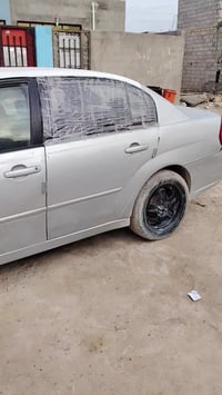 سياره ماليبو مكينه بيهه صوت براص قليل مداور ثاني يوم بلاش سعر 30 وبيه ...