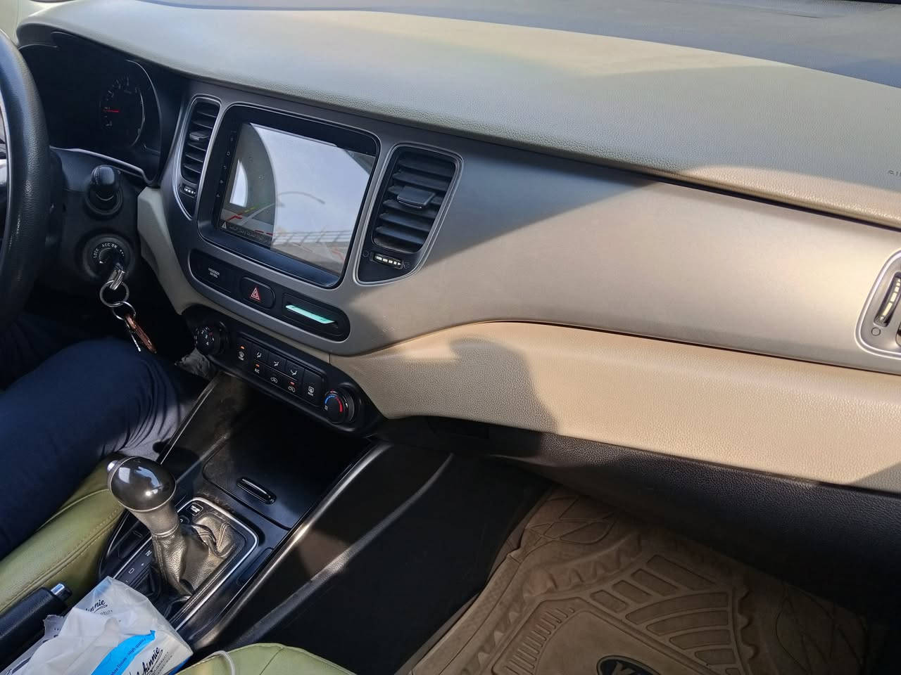 سلام عليكم كيا كارنز 2014 سياره اي ضربه مابيها كير ومكينه مكفولات سياره بسمي شرط مداور 
مكان سياره ديوانيه 
رقم *********** 
سعر 175 وبيه مجال لشراي
