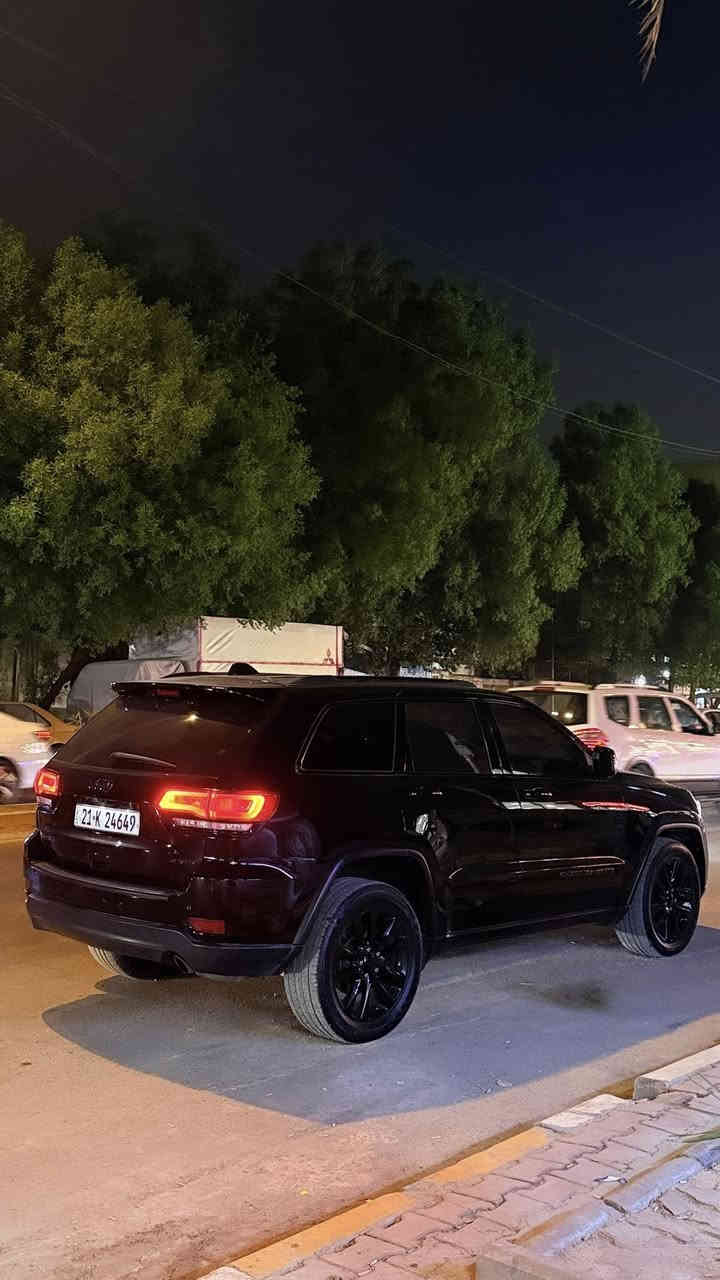 السلام عليكم جيب 2017 مواصفات عادية رقم سليمانية باسمي تحويل ثاني يوم السيارة جديدة كلش مكينة گير كفالة يعني ابد مامفتوحات بدون حادثها قطعتين جاملغين فقط شوية من الباب بدون ايرباك بدون بنيد بدون شواصي ولغود السيارة تخبل بالخير ع الياخذها مكانها بغداد *********** سعرها ٢٠٠ وبيها مجال كلش بسيط
