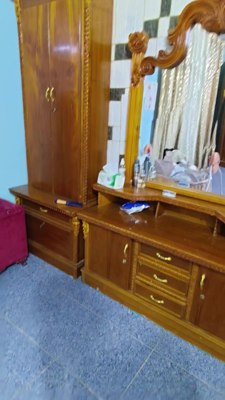 غرفه للبيع مو سوكيه شغل ثكيل 5م ضرر فقط مرايه 500 بغداد النهروان ***********
