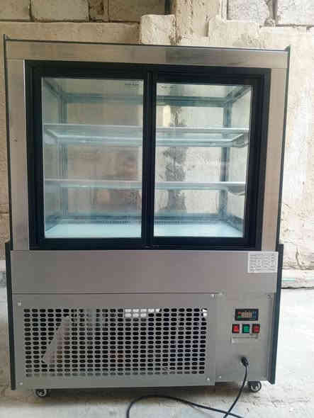 يالله السلام عليكم للبيع عارضه تبريد جديده للكيك و معجنات ومقبلات والاجبان 300 وبيه مجال مكاني النجف الأشرف حي الجمعية رقم الهاتف ***********
