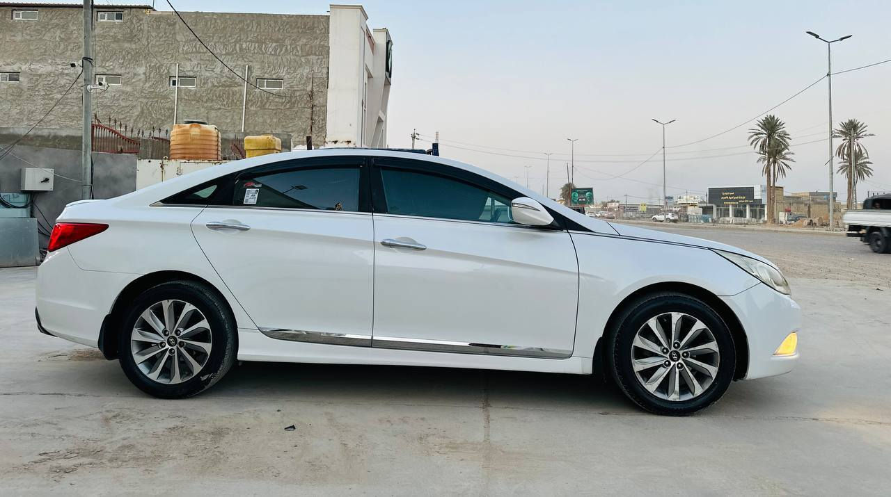 السلام عليكم سوناتا 2013  شكل 2014 خليجي الشركه العامه رقم اربيل دولي تحويل وكاله مضمون مكفوله لا صبغ ولا تبديل فقط بارد
مواصفات
مكينه 2400 دوش مكفوله
كشن السايق كهرباء 
مري شفط
بكلايت لد
داخل بيجي 
تحكمات فول
تبريد قطعتين
شفتات استيرين
ويل كروم 
اشاره بلمري
حساسات خلفيه
5ويلكب وتخم تاير
كير ومكينه وحداديه وتبريد كفاله مكاني الحله شارع 60  السعر 137  للأستفسار ***********
