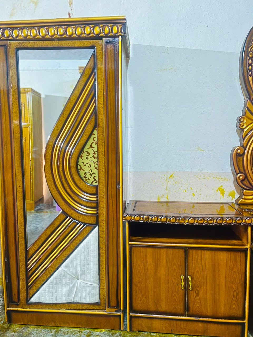 غرفه نوم صاج عراقي حطاطه شرط جيب وياك نجار نظيفه فول مابيه اي نقص بالواقع احلا من الصور السعر مليون وبيه مجال ***********
