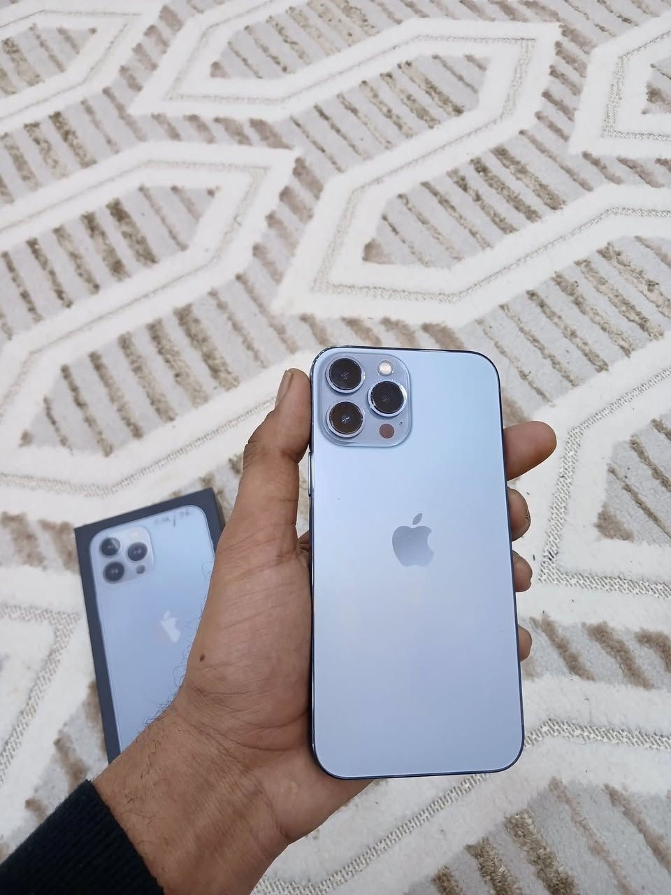 ١٣برو ماكس
بطاريه٩٦
ذاكره٥١٢
جهاز نضيف ومكفول شخط مابيه
السعر ٧٥٠ وبيه مجال 
***********
واتساب
