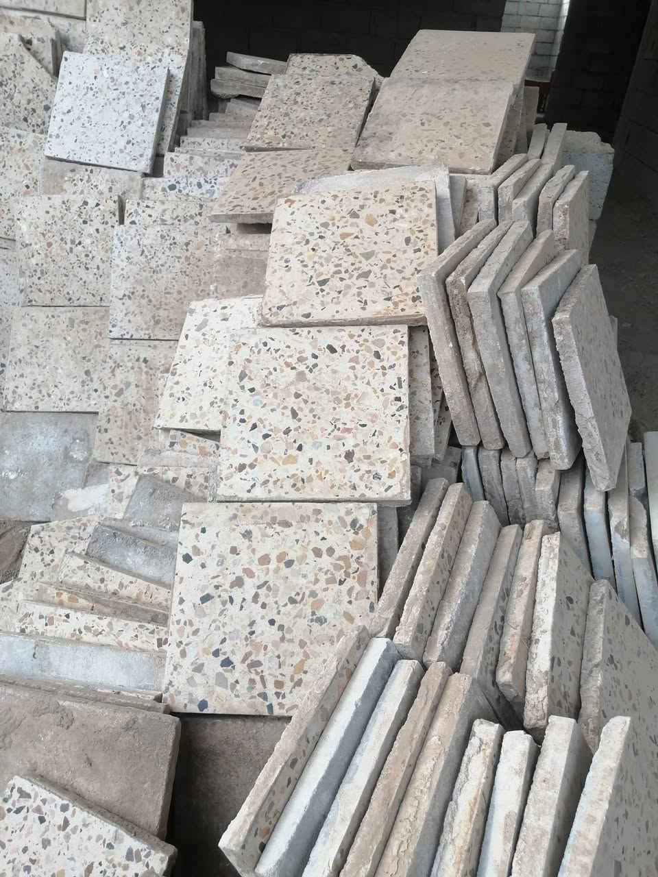 سلام عليكم عندي ميقارب 1000أللف كاشيه مستعمل نظيف مثل ما جدامكم واضح بصوره ليريد يتفضل خاص دللو مكان ديالى ناحية السلام قريت سراجق


**إذا كنت صاحب هذا الإعلان وتريد حذفه لأي سبب، رجاءا أرسل رسالة إلى الدعم الفني**