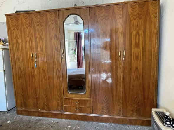 غرفه نوم صاج شغل عراقي خارج وداخل سعر 450 وبيها مجال للتواصل واتساب ماسنجر***********
