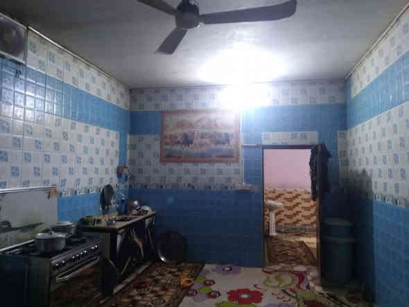 السلام عليكم يوجد بيت مساحته 200 متر البنيان الواجهيه 10 والنزال 20 يتكون من غرفتين نوم صالتين مجمع داخلي مطبخ براني بيتونه درج بنيان طابوك الاساس كونكريت مسلح على طريق سومر عفك مقابيل نزله الدرعيه بين الشط والشارع المساحه الكل البيت 650 متر سند 25 طابو زراعي للبيع شراي بخير ويدلل تفاصيل على الرقم 
ماي وكهرباء وخط مولد *********** واتساب موجود 
الخاص مغلق اني مكلفه بالنشر 
***********
فقط.. على طريق المشايه
