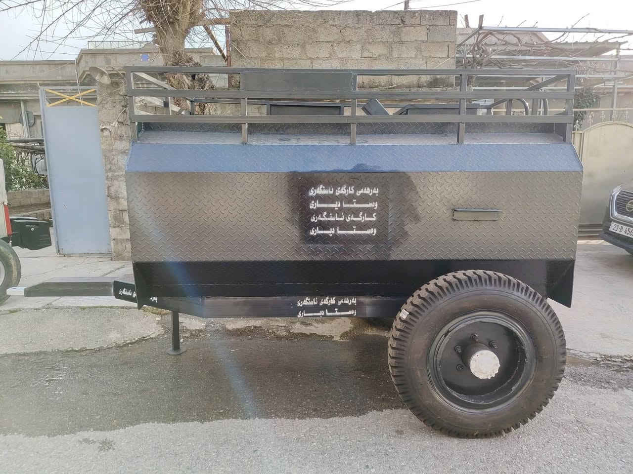 تانکی ئاو بۆ فرۆشتن
لۆکە ئاوی تێنەکراوە 
پلێتی ٤ ملیمە ،، ١٨ بەرمیلیە 
شوێن قەڵادزێ 
***********
